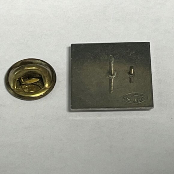 VTG Care Flight Helicopter Medical Ambulance Air Airbus Lapel Hat Bag Pin - Picture 5 of 9